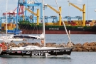 Jacht Delphia Trójka wypływa z Las Palmas rozpoczynając samotny Rejs Kuby przez Atlantyk Fot.: Paweł Motawa, Archiwum RejsKuby.pl”