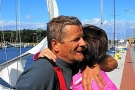 Tomasz Cichocki powitanie z żoną Baltic Polonez Cup 2013 foto: Sailportal